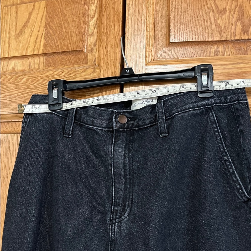 Universal Threads Women’s dark cargo pants - Picture 5 of 6